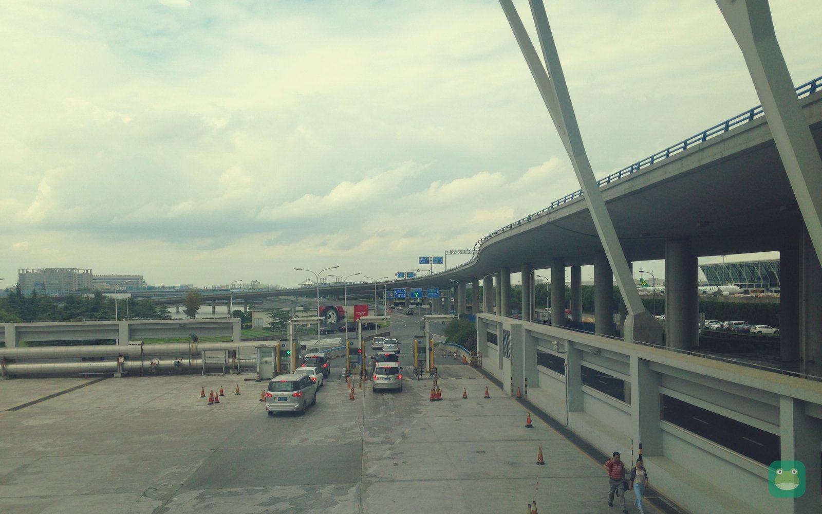 Terminal building and parking area, Shanghai Pudong International Airport