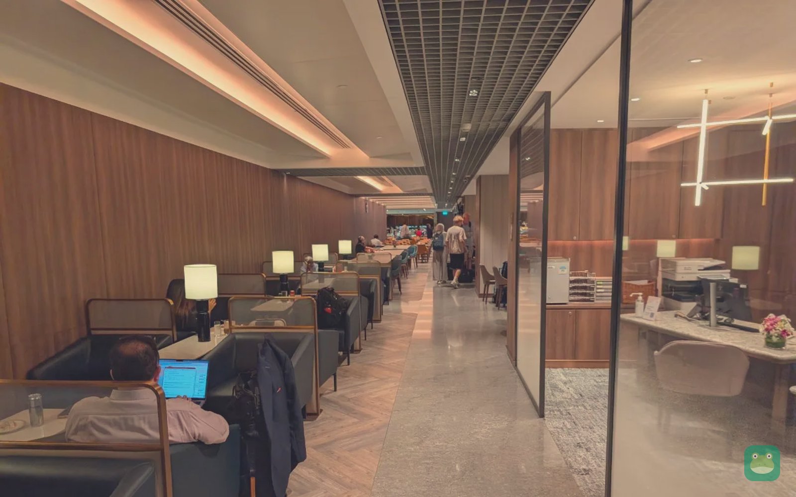 SilverKris Business Lounge, SIN Terminal 2 — renovated seating