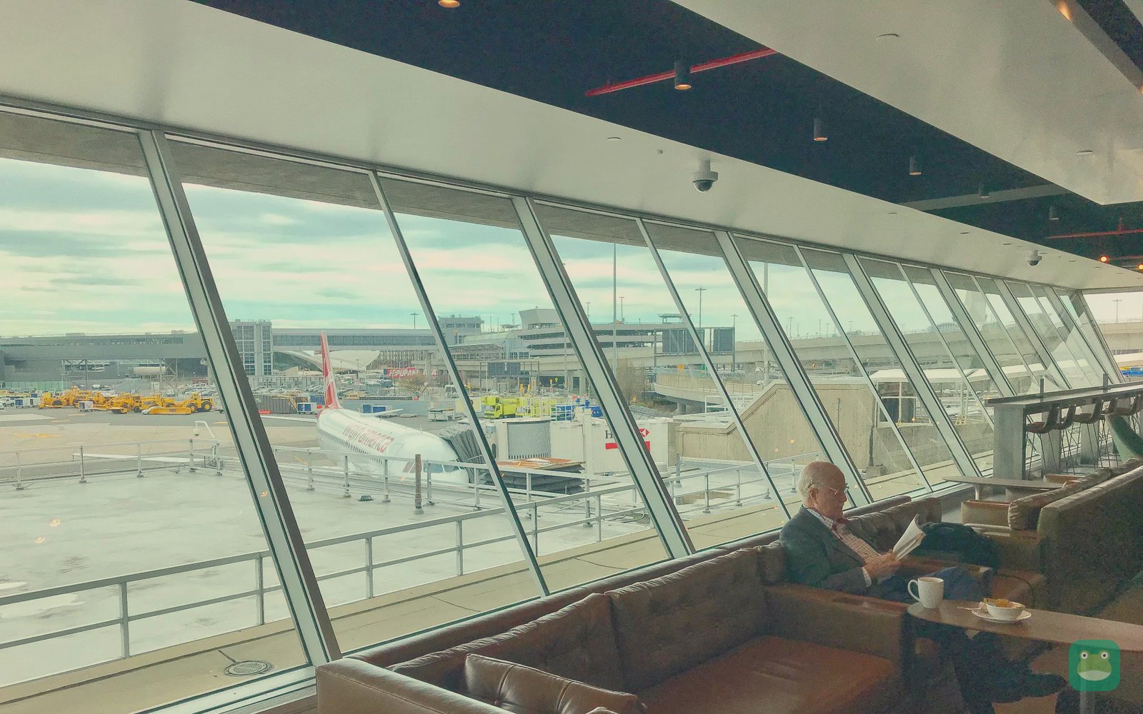 Alaska Lounge, JFK Terminal 7 — windows overlooking the runway