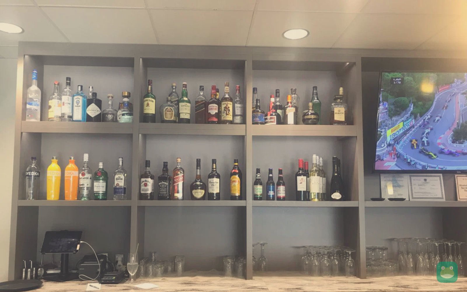 Escape Lounge, MSP Terminal 1 — bar
