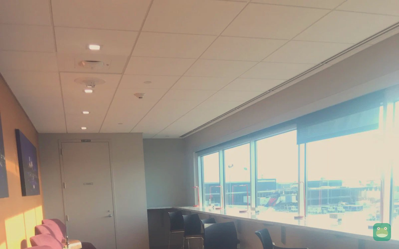 Escape Lounge, MSP Terminal 1 — seating