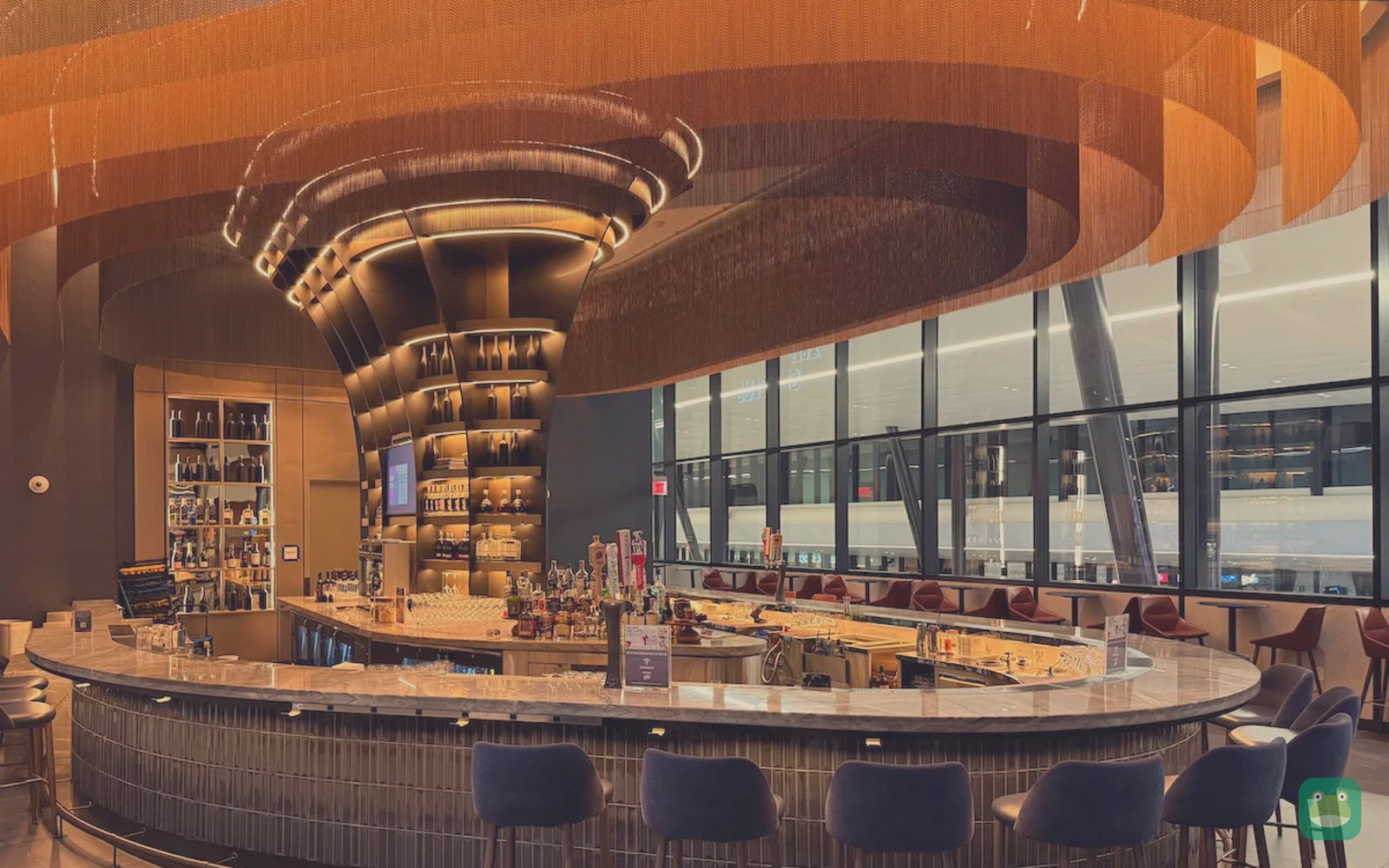 Delta Sky Club (E), BOS Terminal E — bar