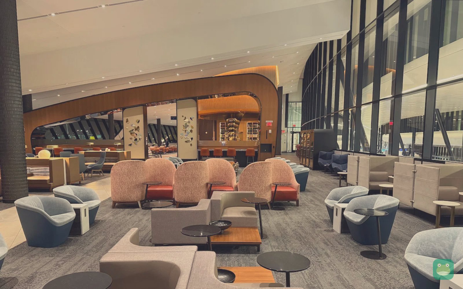 Delta Sky Club (E), BOS Terminal E — seating