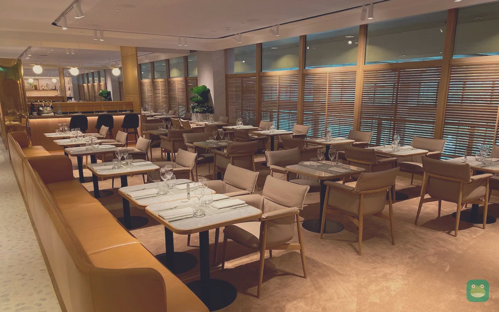 Qantas First Lounge, SIN Terminal 1 — dining room