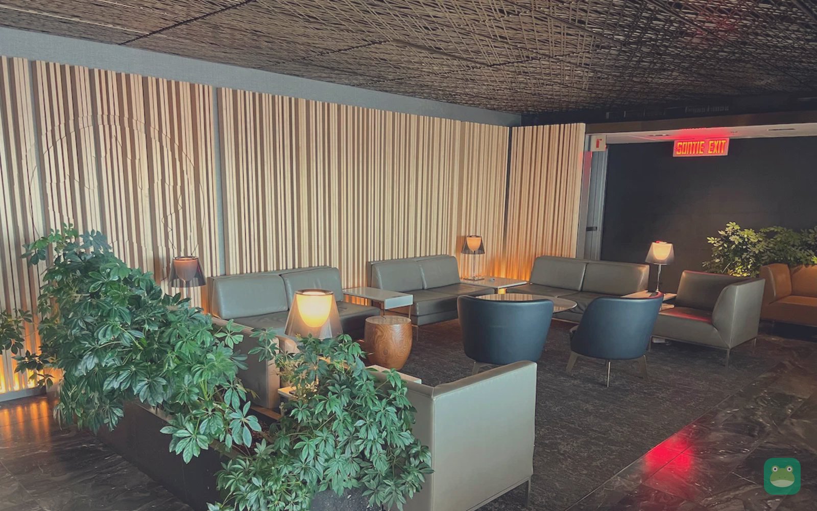 Air Canada Maple Leaf Lounge (International), YUL Domestic/International Jetty — seating