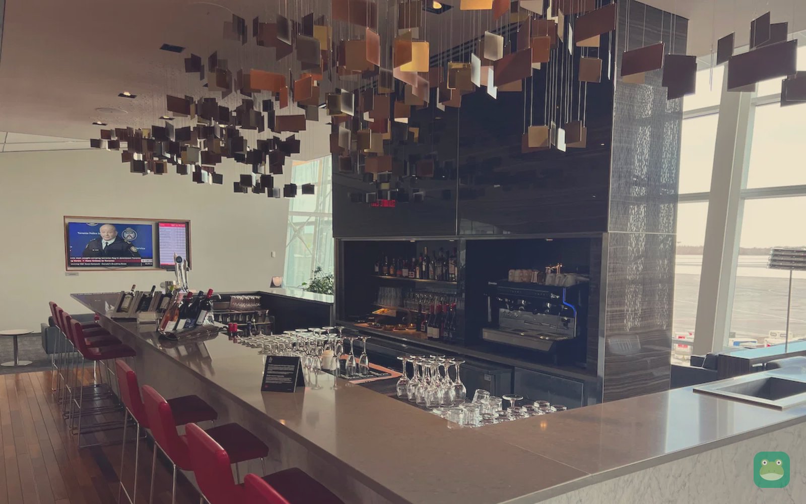Air Canada Maple Leaf Lounge (International), YUL Domestic/International Jetty — bar