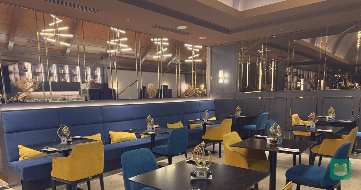 Sky Suite Airport Lounge, KUL Terminal 1 Satellite — dining and lounge space