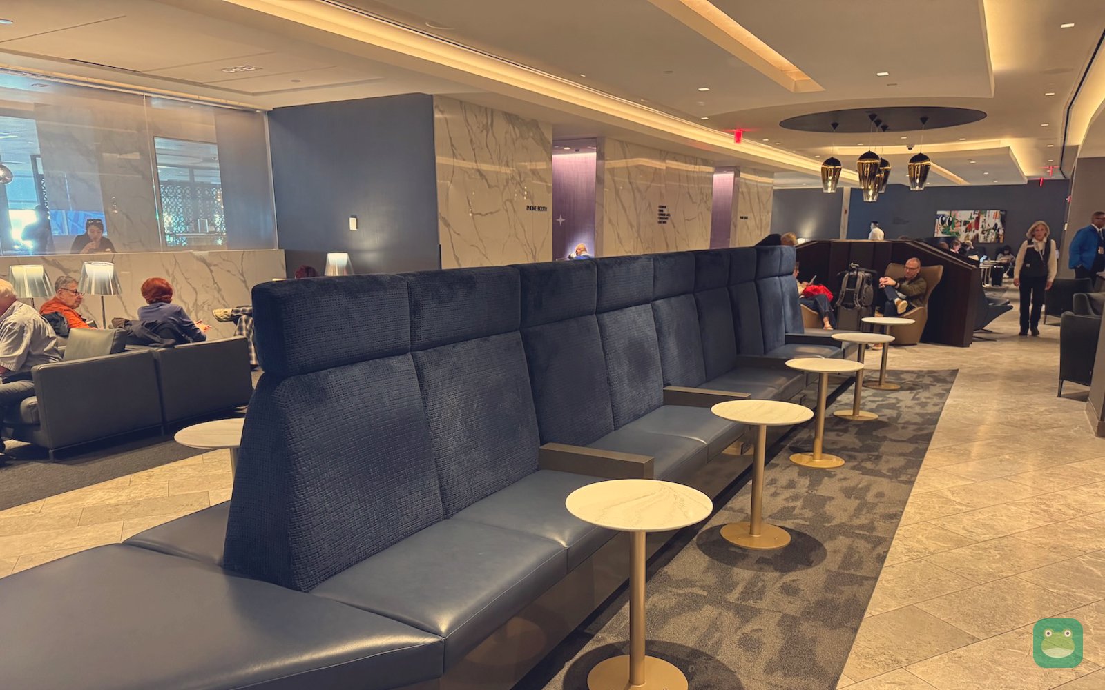 United Polaris Lounge, EWR Terminal C — expanded dining room