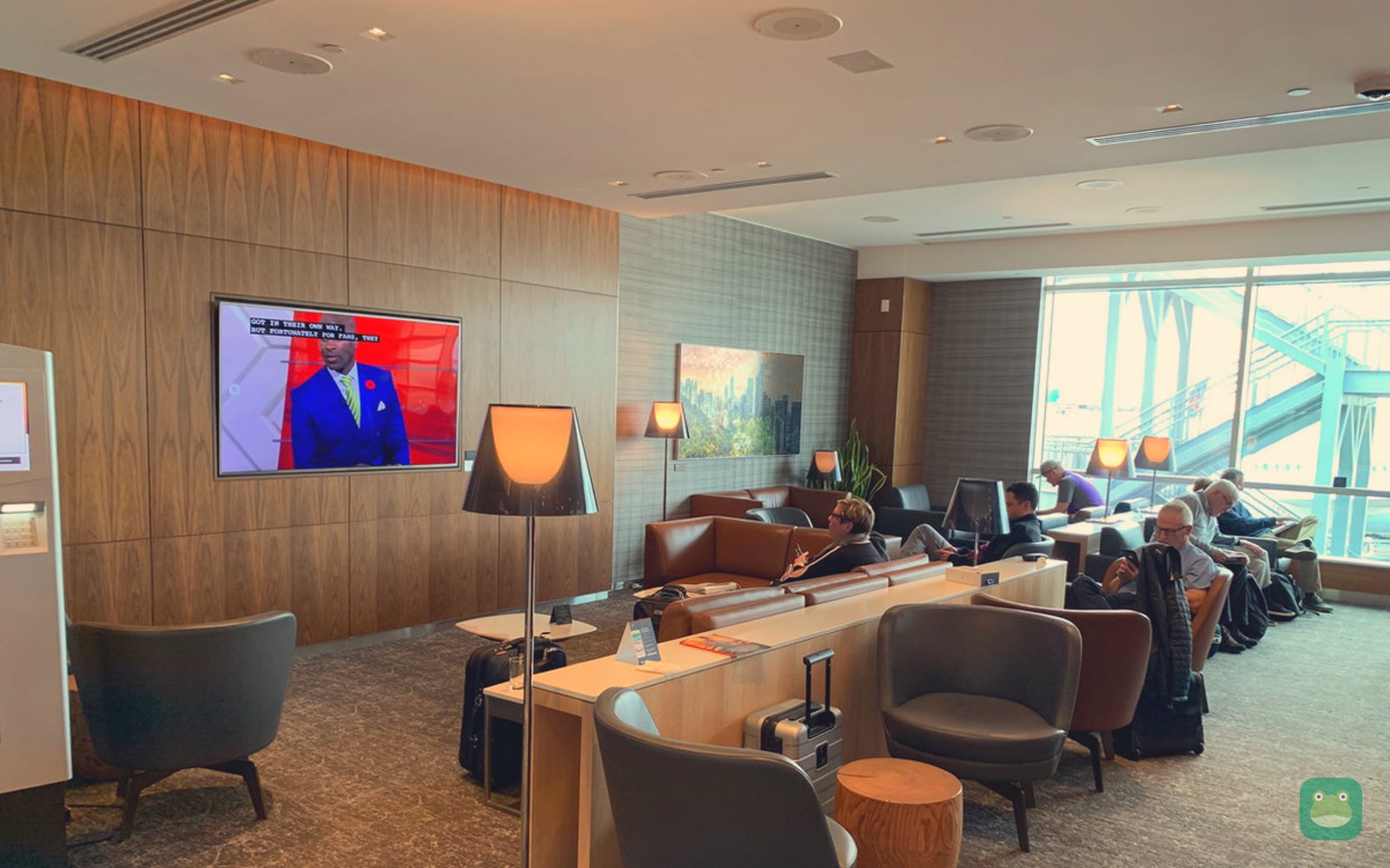 Air Canada Maple Leaf Lounge (International), YVR International Terminal — bar