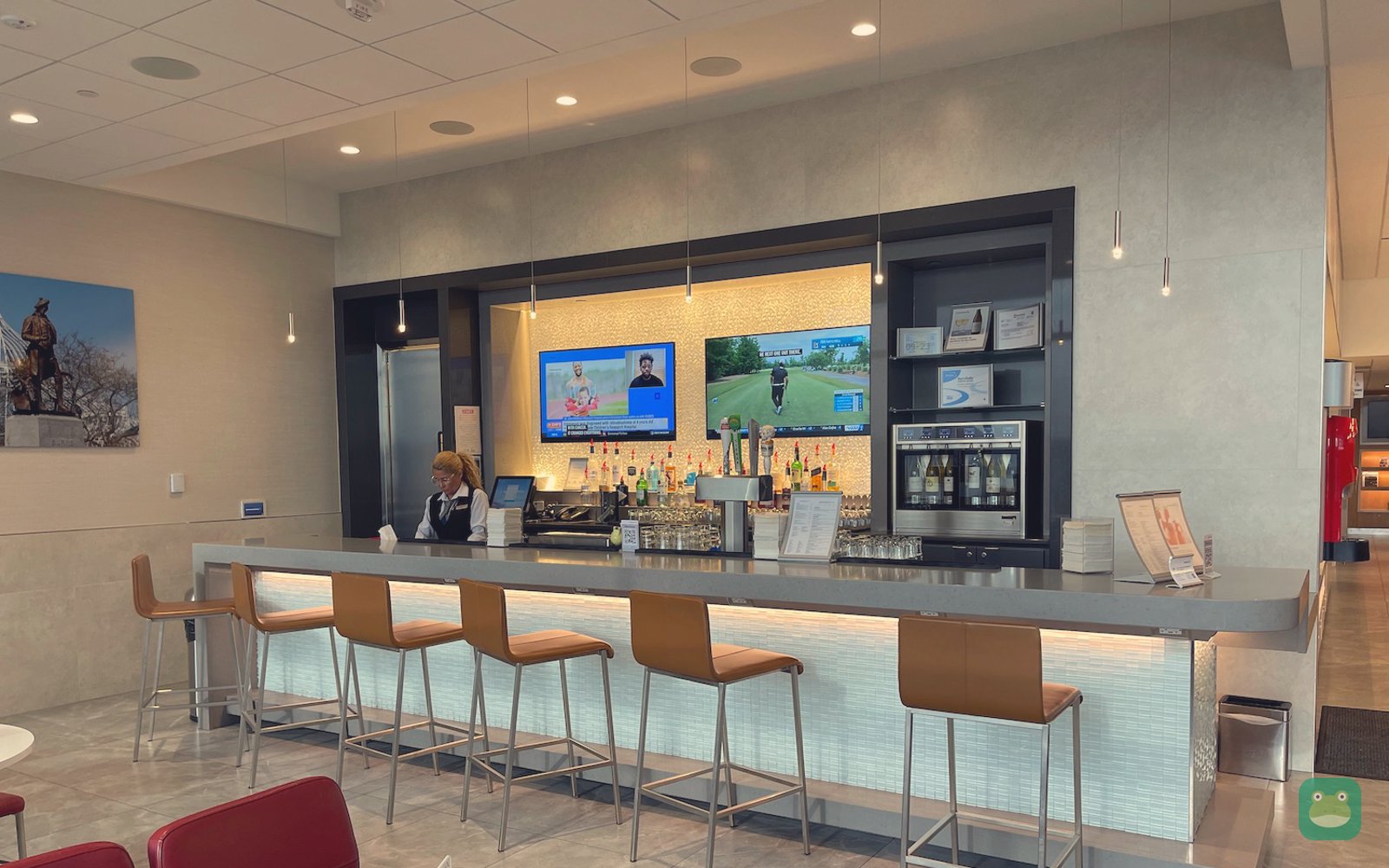 American Airlines Admirals Club, PIT Airside Terminal — bar