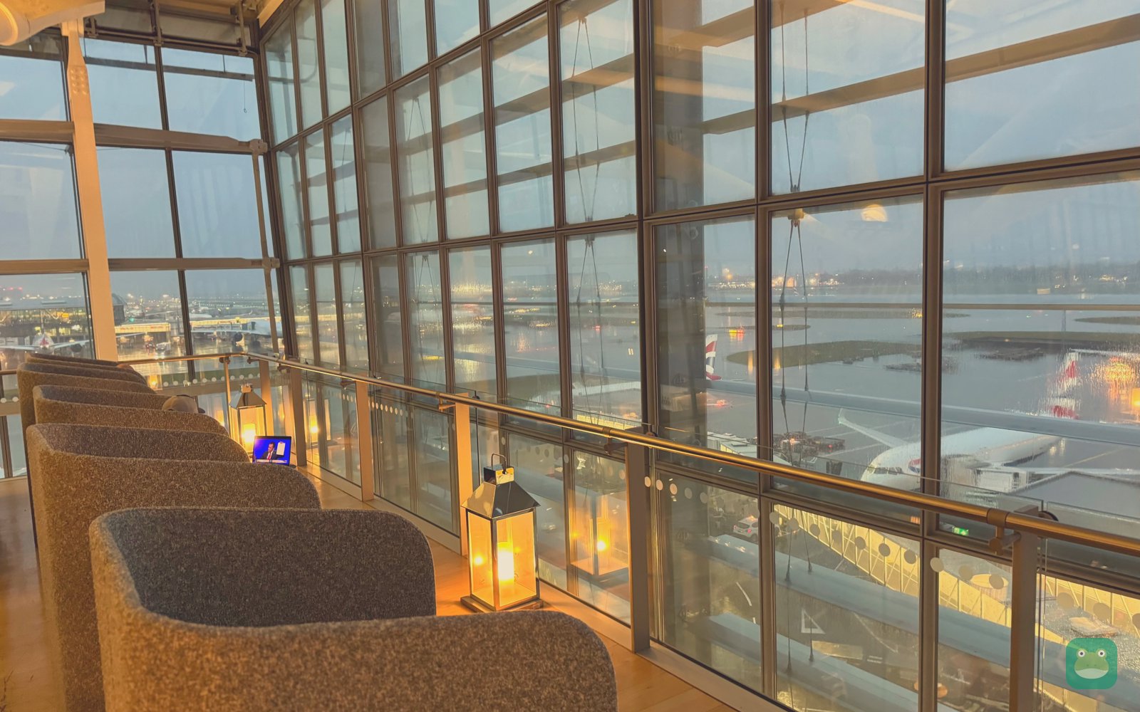 Mezzanine booth seating, British Airways Galleries First, Heathrow Terminal 5