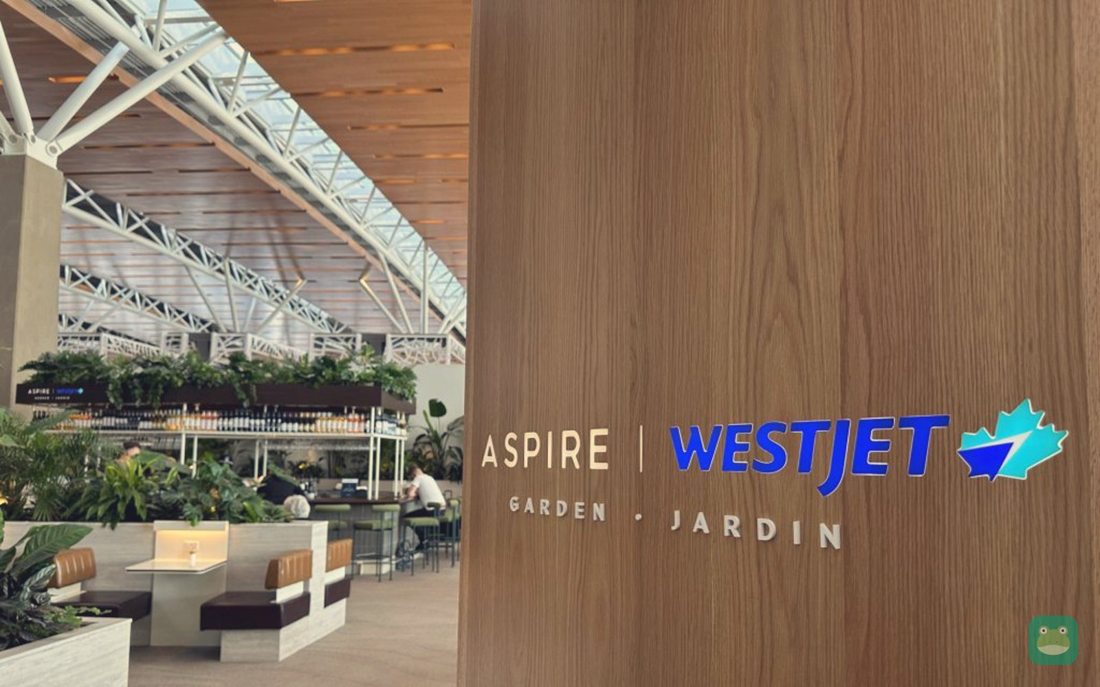 Aspire Lounge and WestJet Garden (Transborder), YYC International Terminal — garden seating area