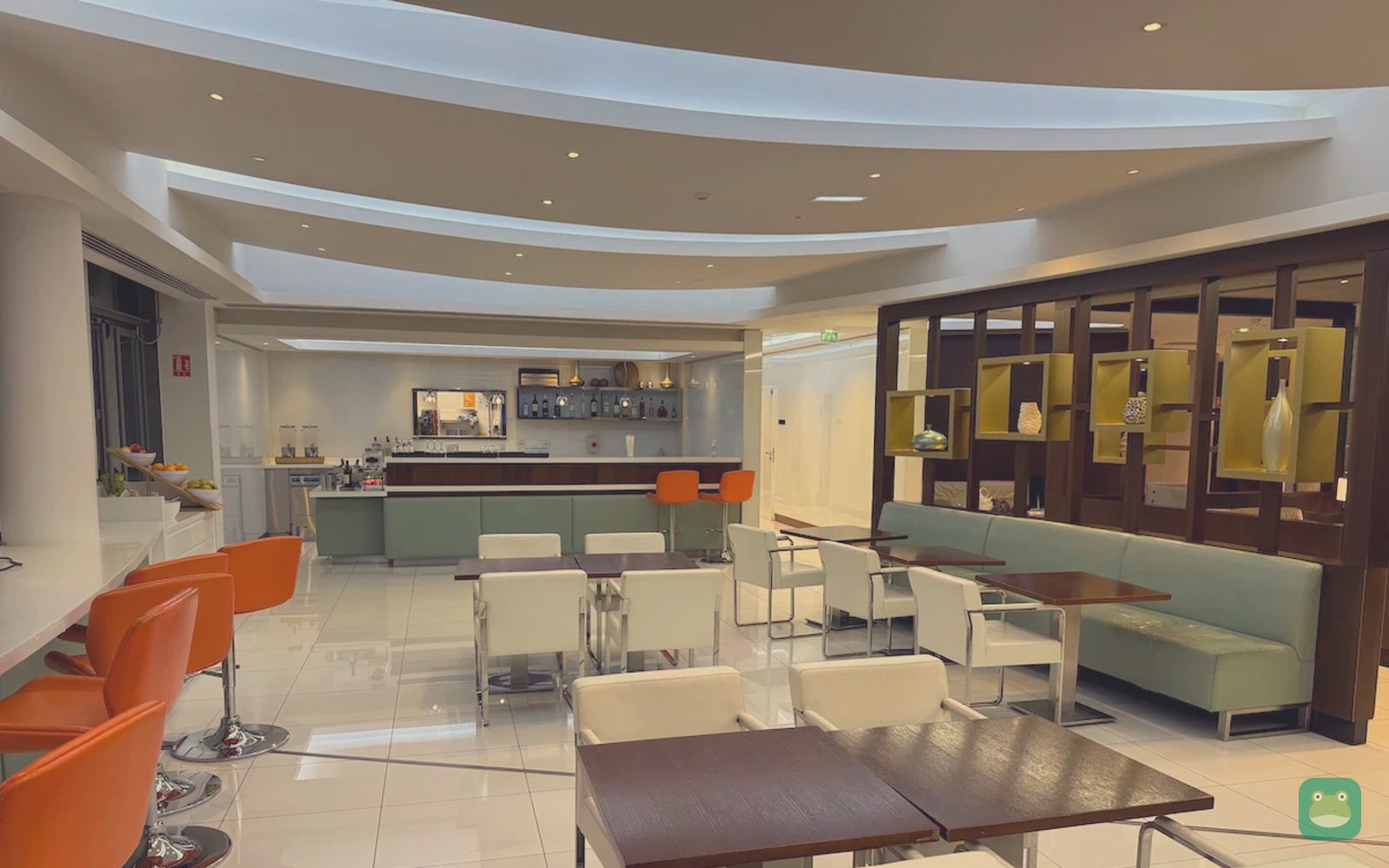 Main seating and bar, Primeclass Lounge, Paris CDG Terminal 2A/2C