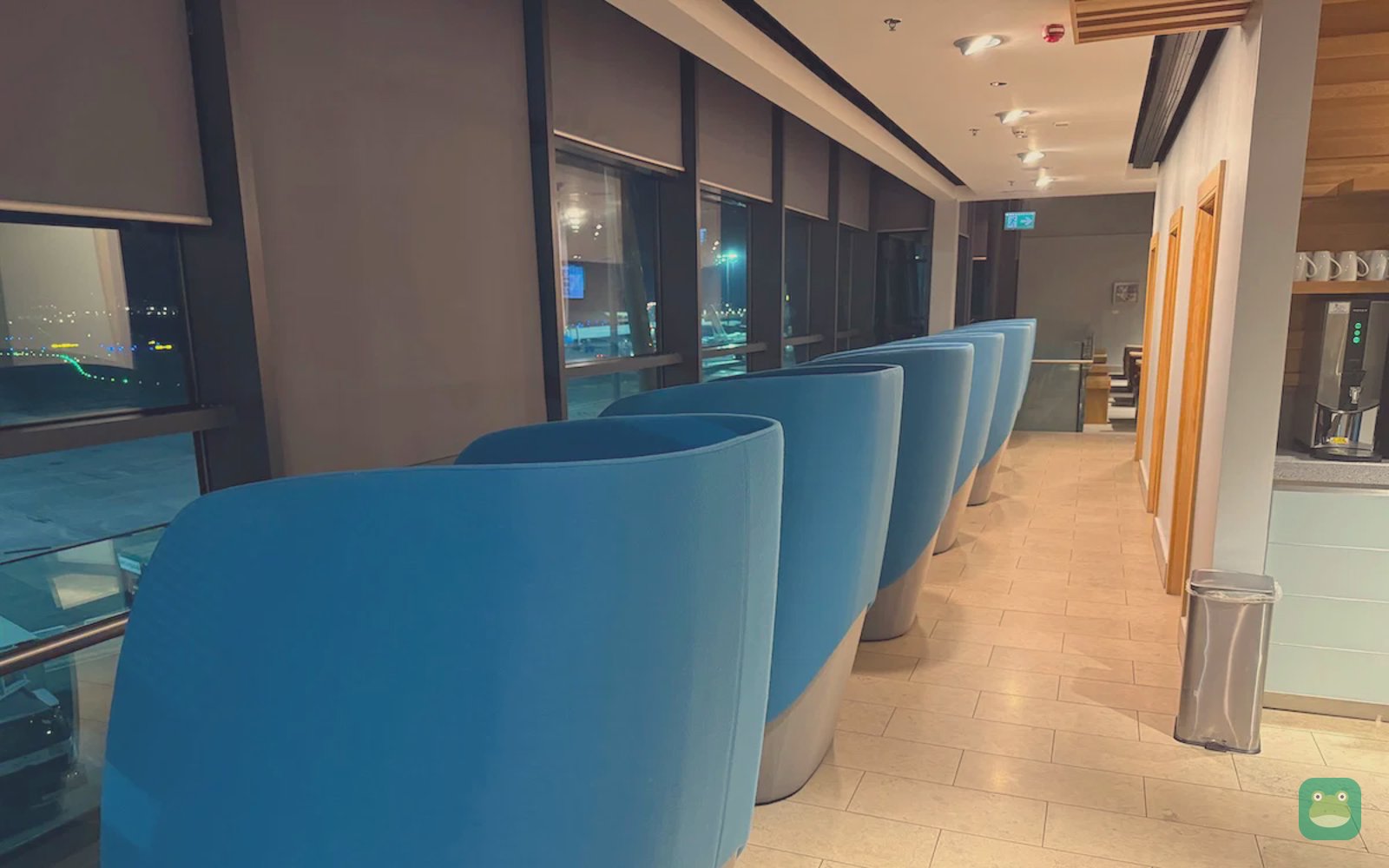 Upper-level seating with apron views, Aer Lingus Lounge, Dublin