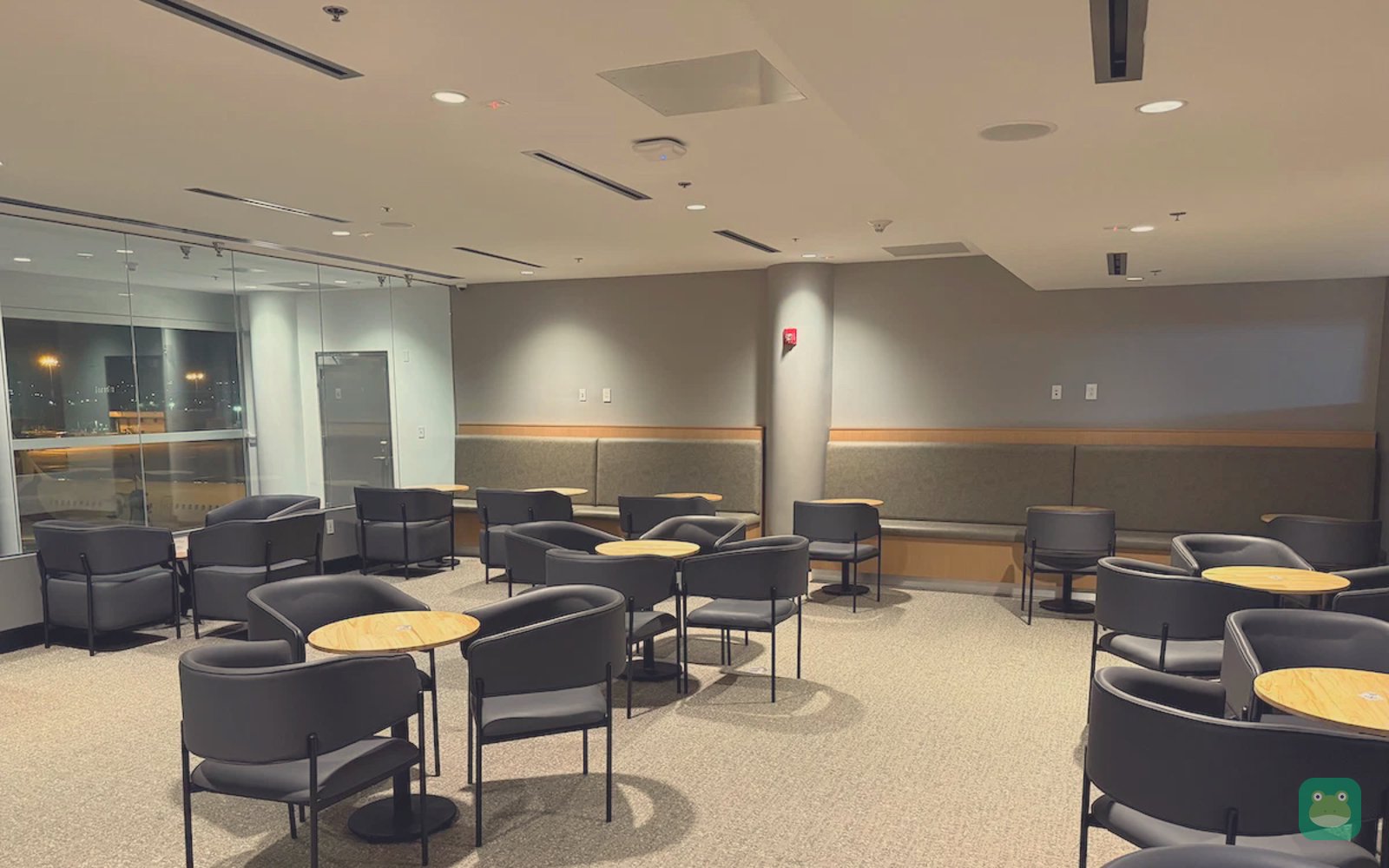 Avianca and TAP Portugal VIP Lounge, MIA Concourse J — seating