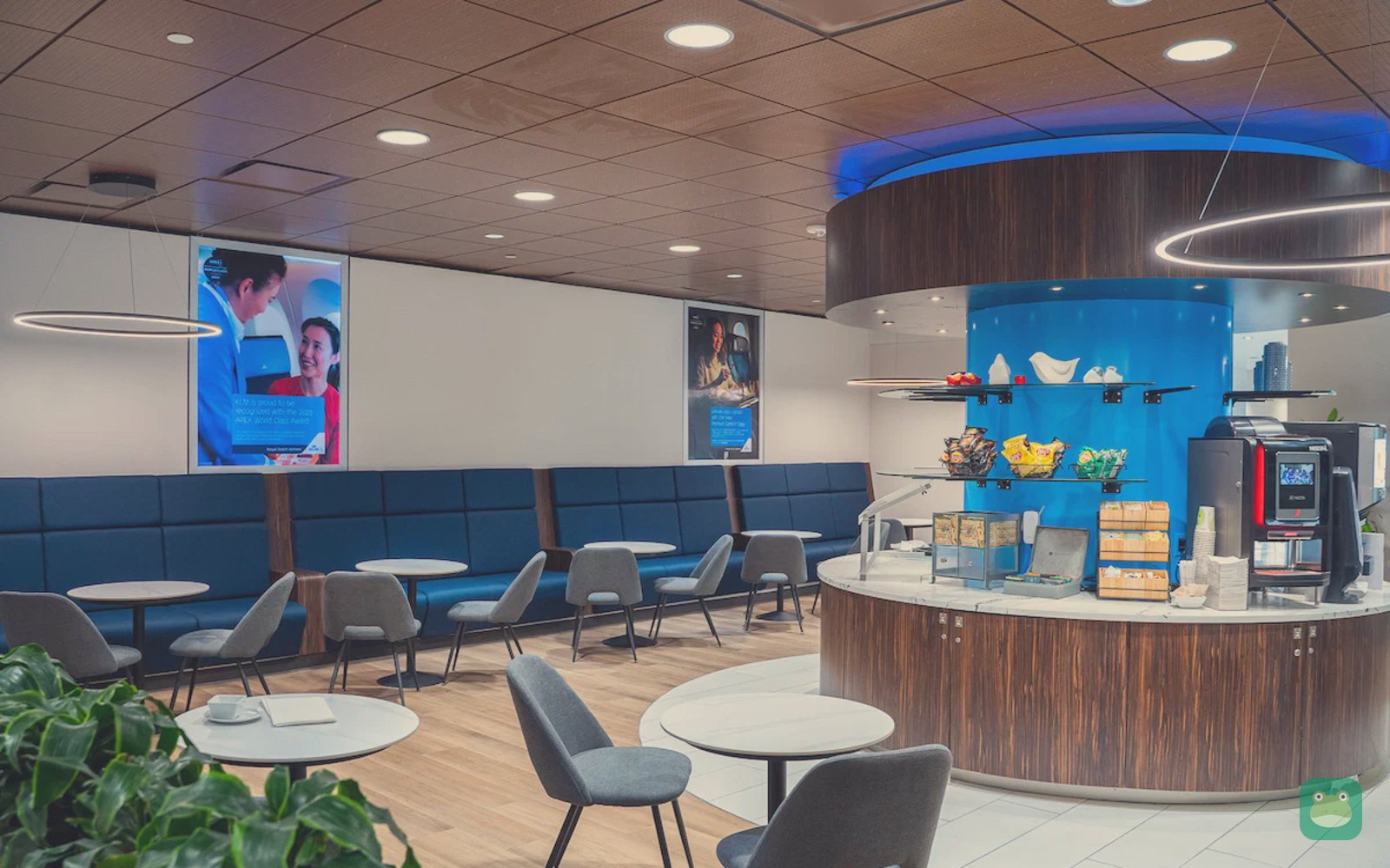 Air France-KLM Lounge, IAH Terminal D — KLM Crown Lounge interior