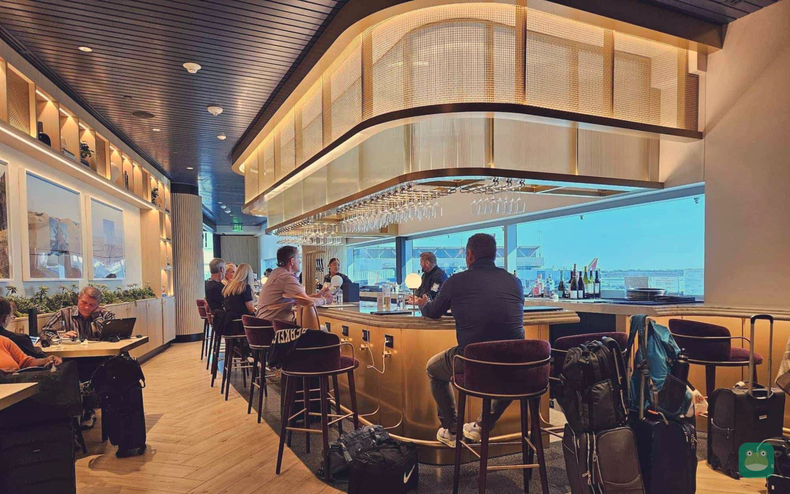Chase Sapphire Lounge by The Club, PHX Terminal 4 — bar counter seating