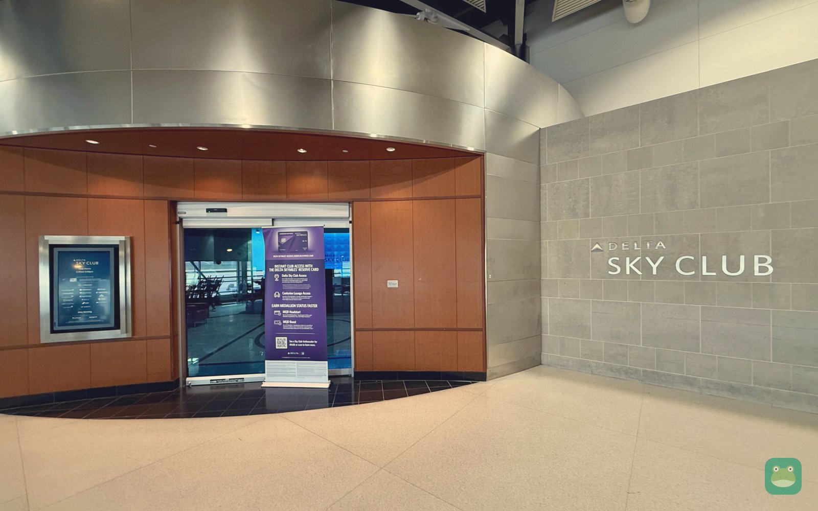 Delta Sky Club (C), DTW McNamara Terminal — lounge interior