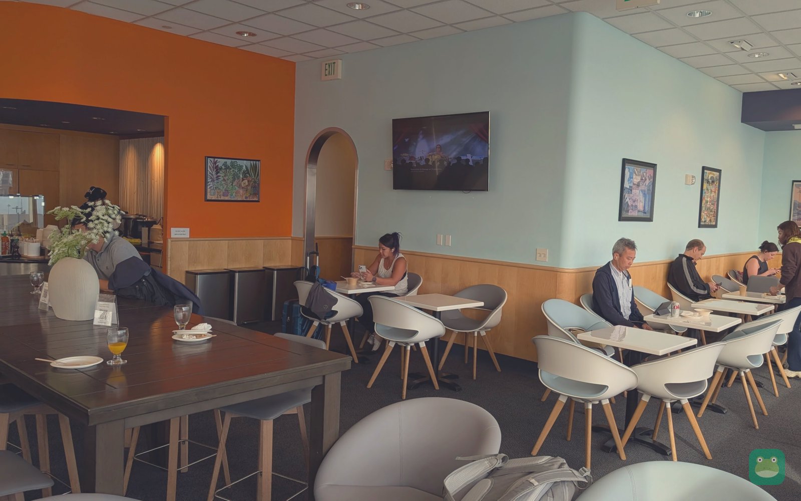 Golden Gate Lounge, SFO International Terminal A — lounge overview