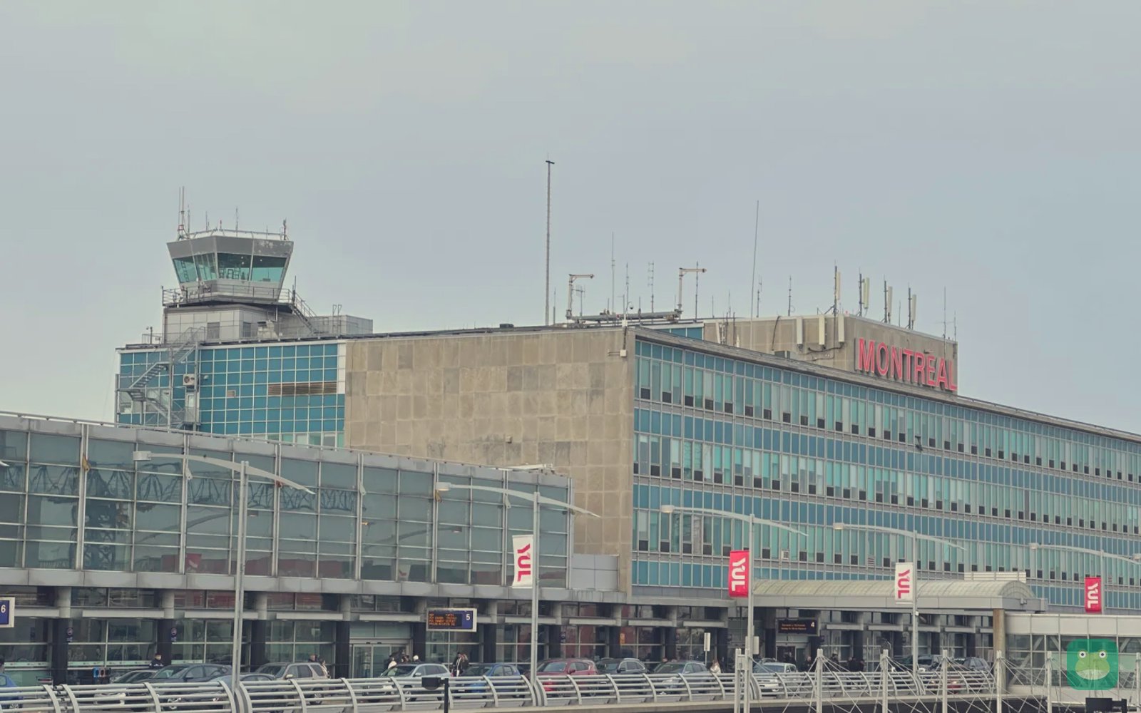 National Bank Lounge, YUL Domestic/International Jetty — lounge interior