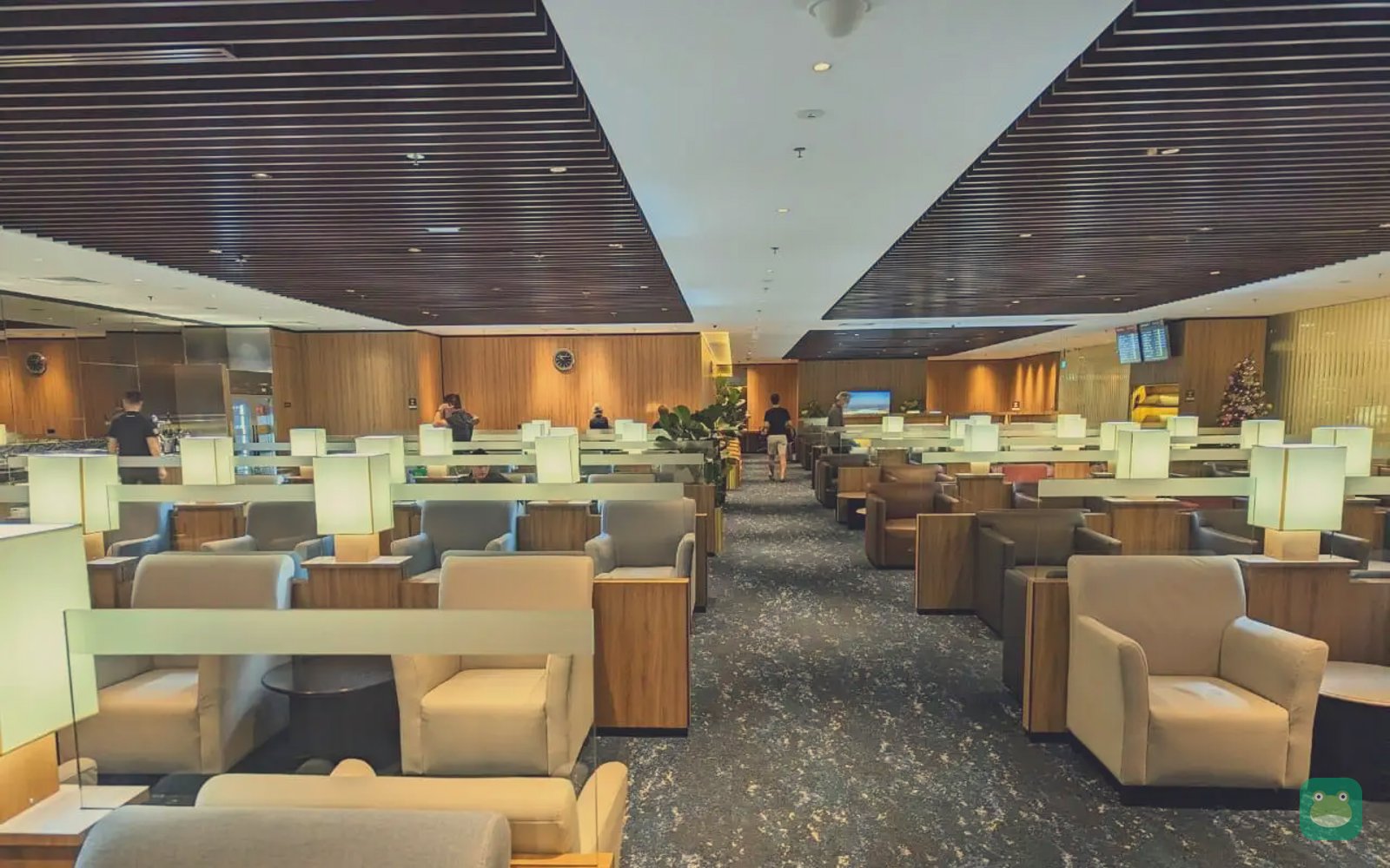 KrisFlyer Gold Lounge, SIN Terminal 2 — lounge interior