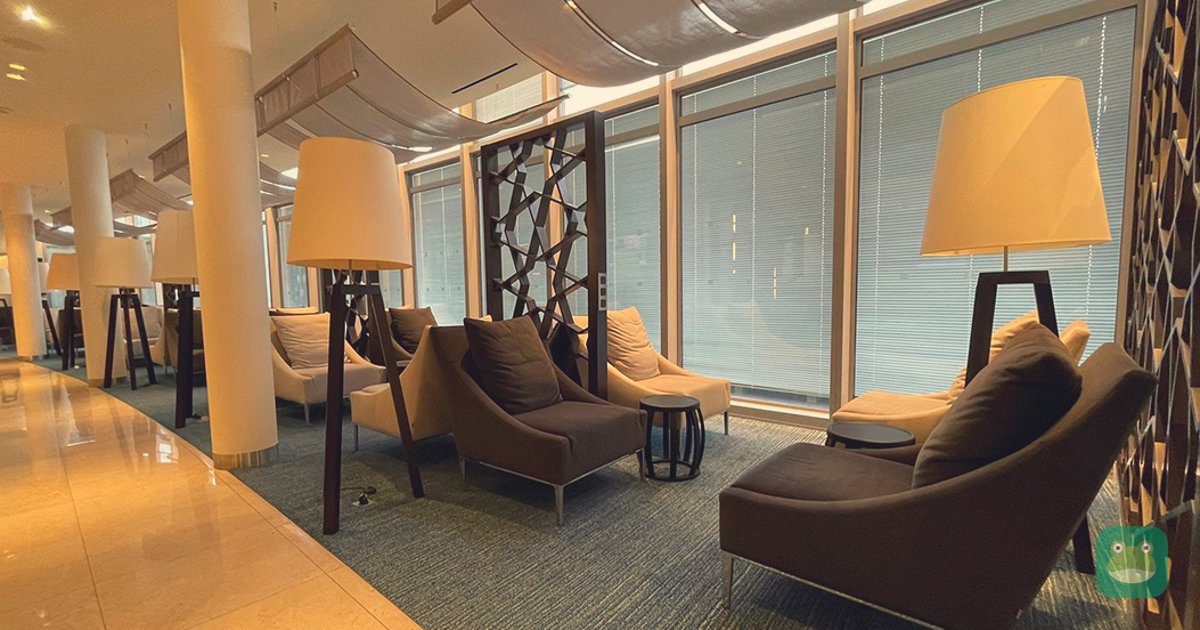 Window lounge seating, Qatar Airways Premium Lounge Paris CDG T1