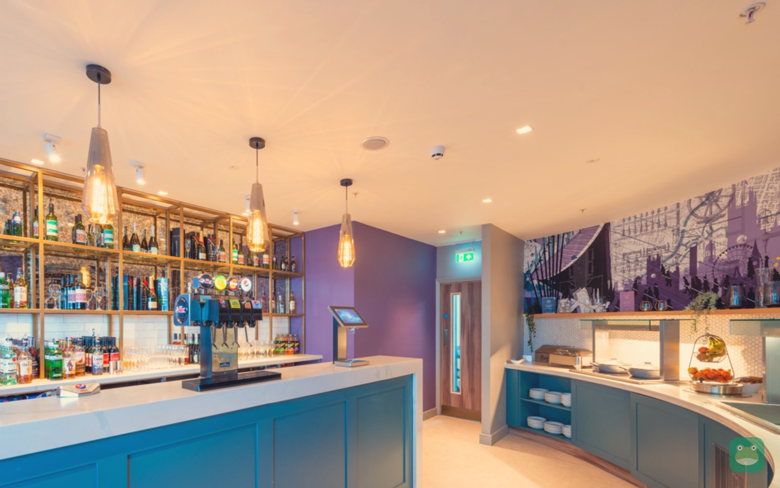 Bar and food counter, Aspire Lounge (C Gates), Manchester T2 (2026)