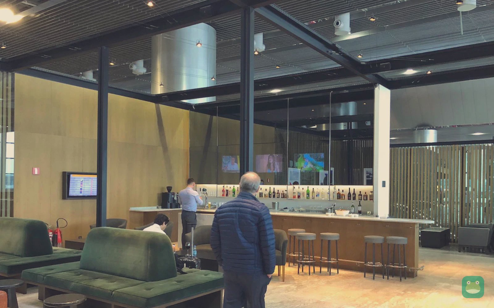 LATAM VIP Lounge (International), GRU Terminal 3 — bar