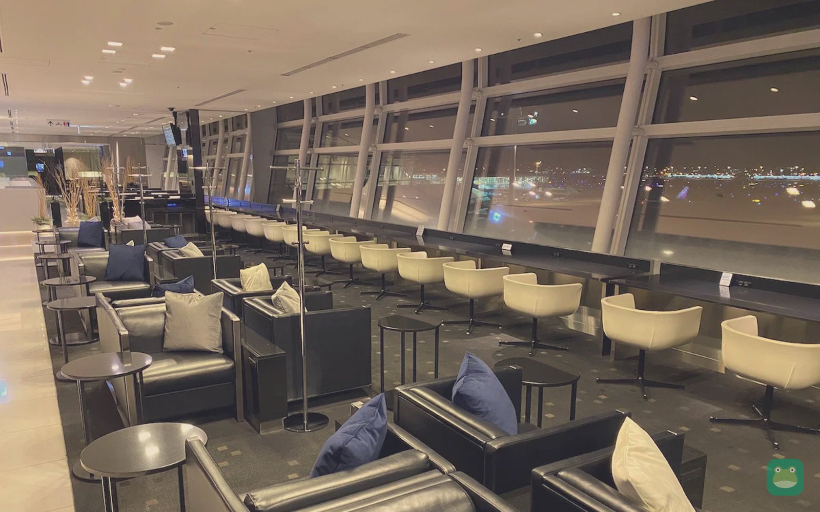 ANA Lounge, HND Terminal 3 (Gate 110) — window seating