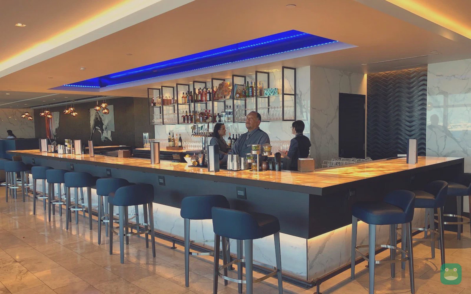 United Polaris Lounge, SFO International Terminal G — bar