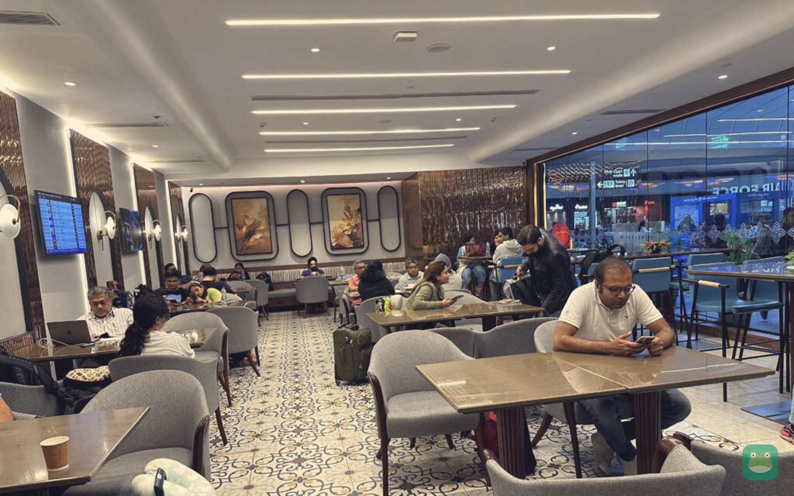 Encalm Lounge, DEL Terminal 3 Domestic — dining seating