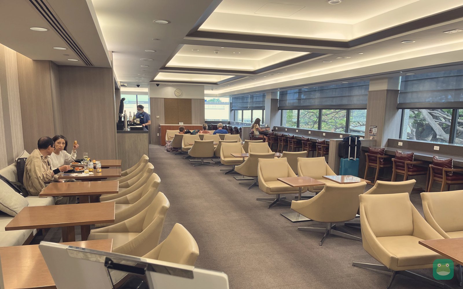 JAL Sakura Lounge, HNL Terminal 2 — seating