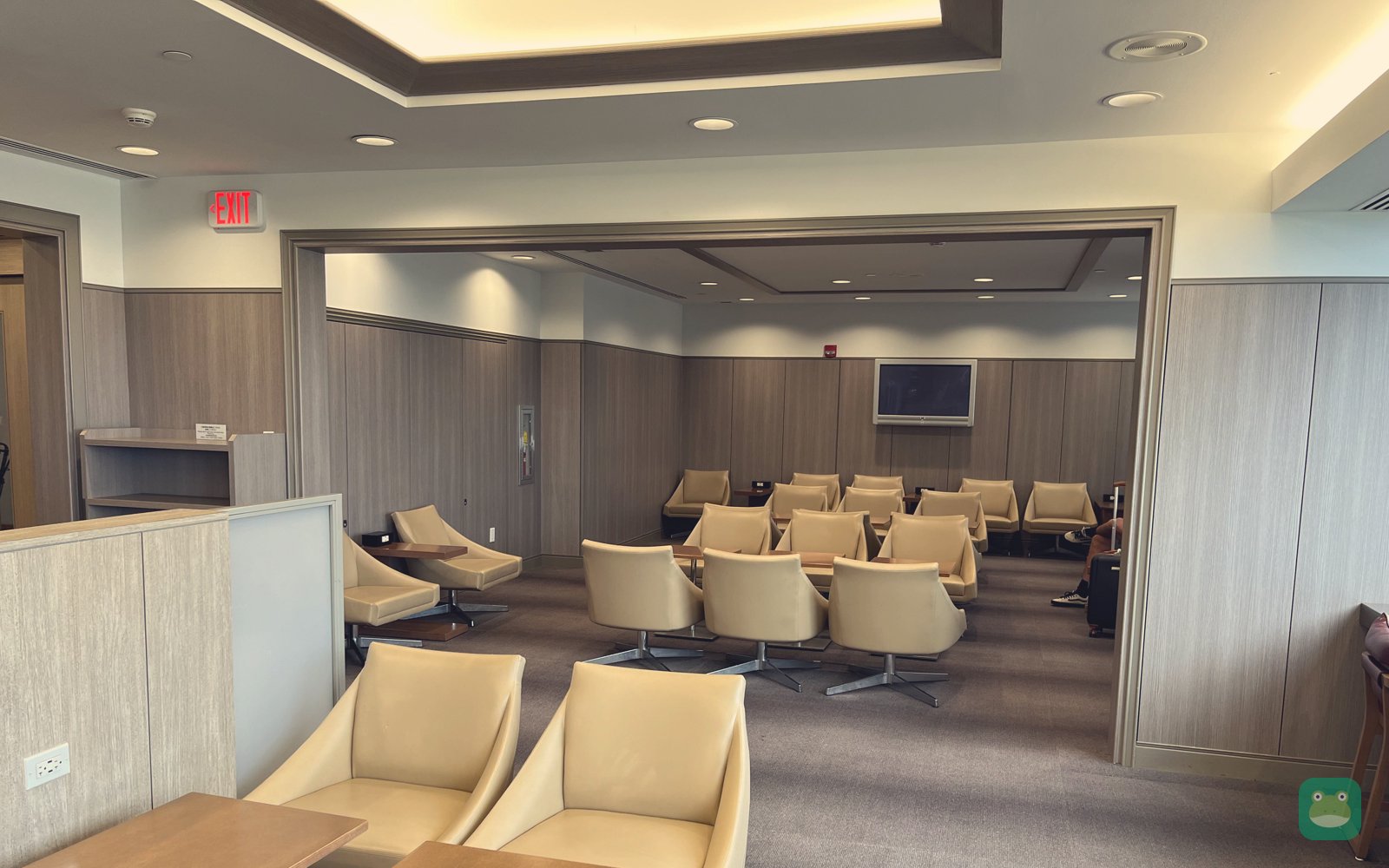 JAL Sakura Lounge, HNL Terminal 2 — seating