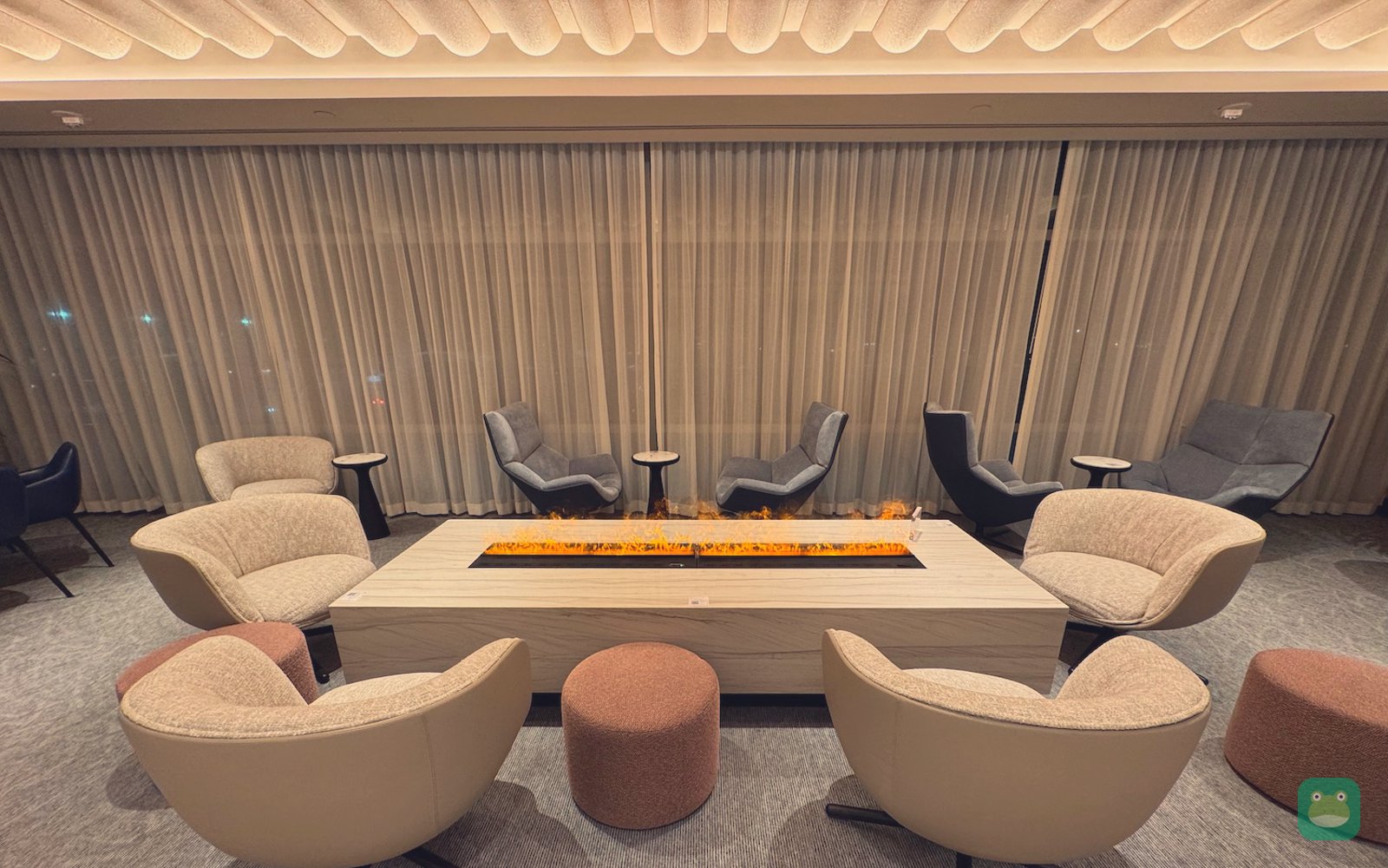 Chase Sapphire Lounge by The Club, SAN Terminal 2 — fire pit seating