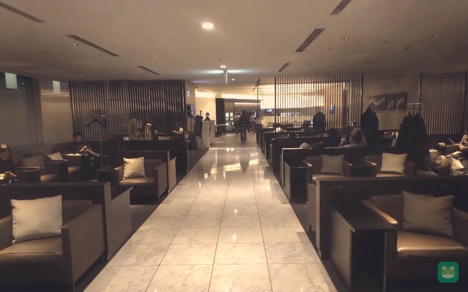 ANA Suite Lounge, HND Terminal 3 — armchair seating