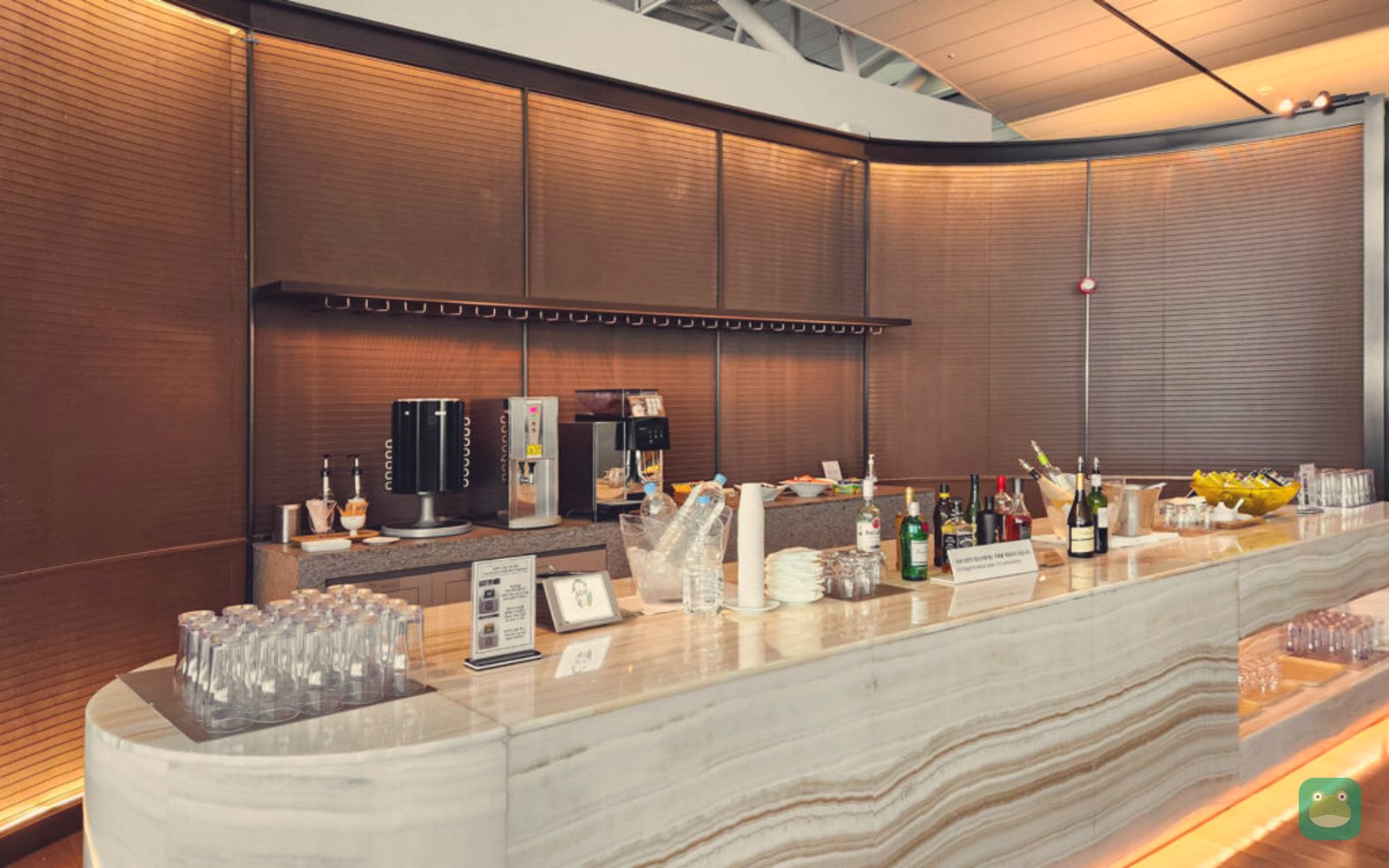 Asiana Business Lounge (Central), ICN Terminal 1 near Gate 26 — bar