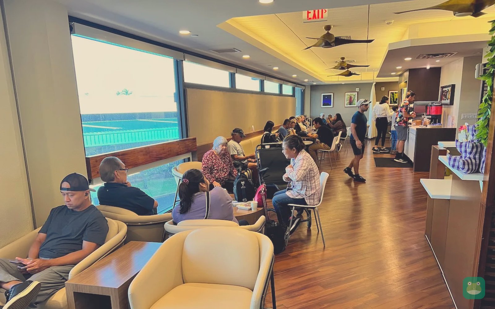 Hawaiian Airlines Premier Club (North), OGG Main Terminal — seating with daylight windows
