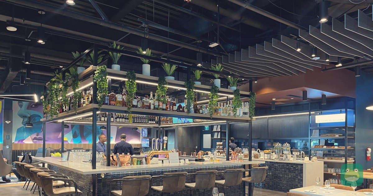 Aspire | Air Canada Café, YTZ Passenger Terminal — central bar