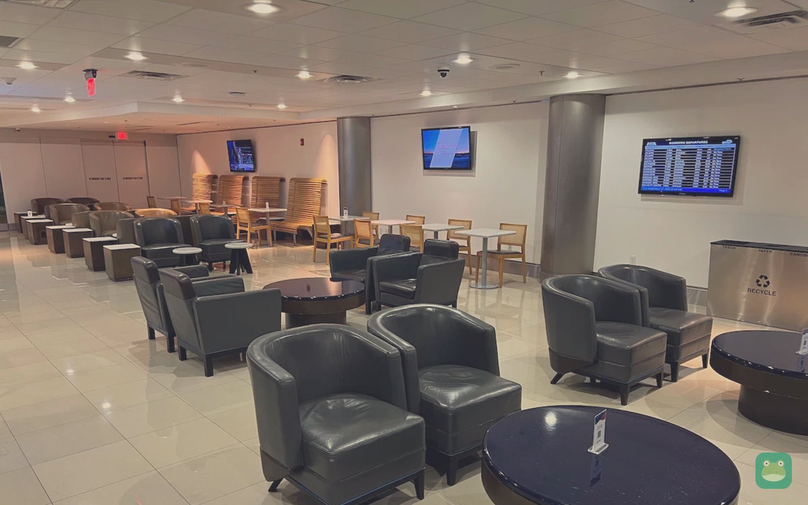LATAM VIP Lounge, MIA Concourse J — seating