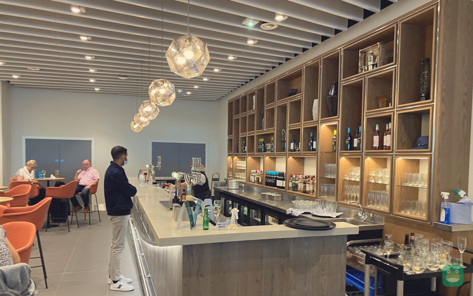 Bar at the Escape Lounge, Manchester Terminal 2 (2021)