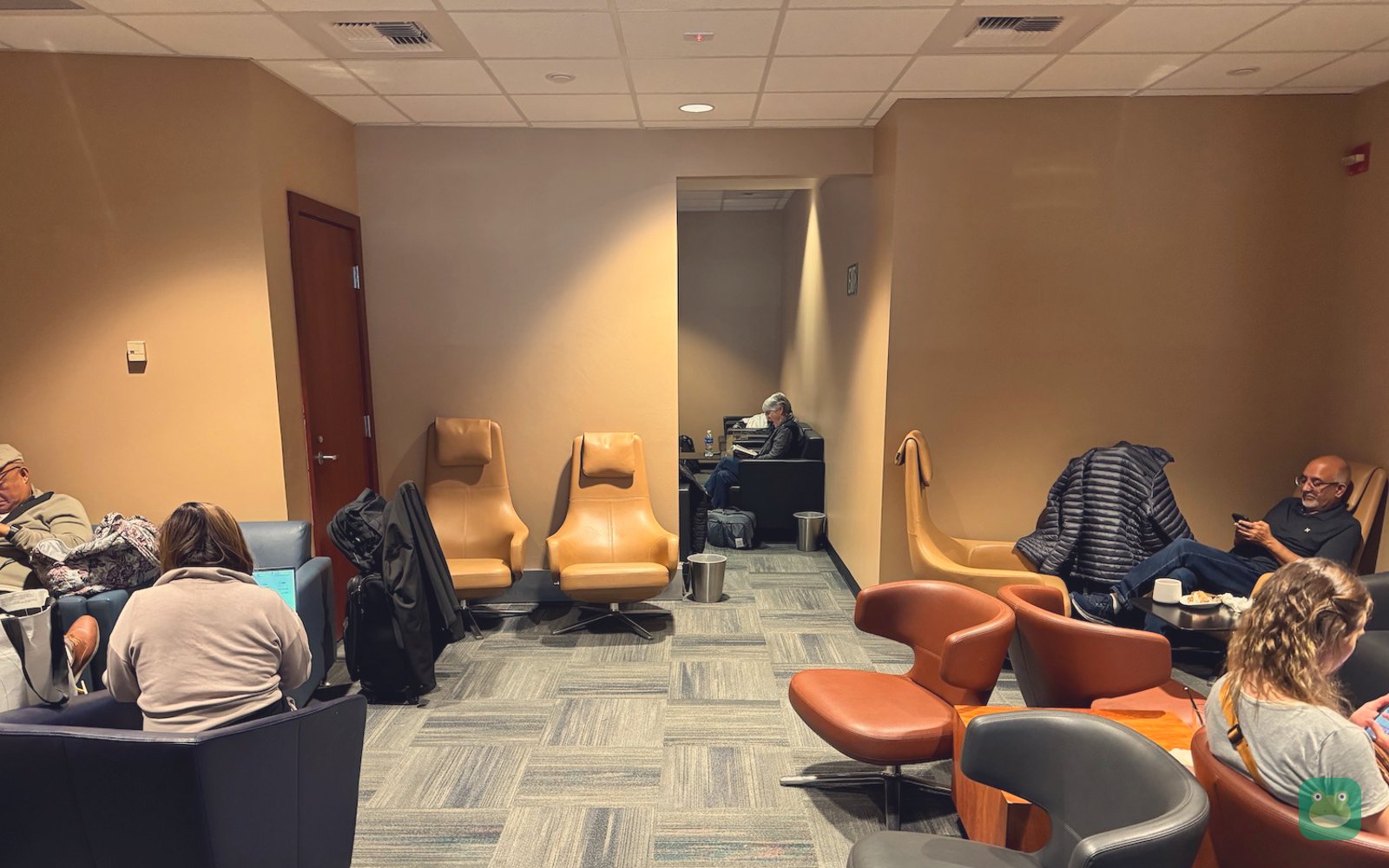 The Club SEA, SEA Concourse A — seating