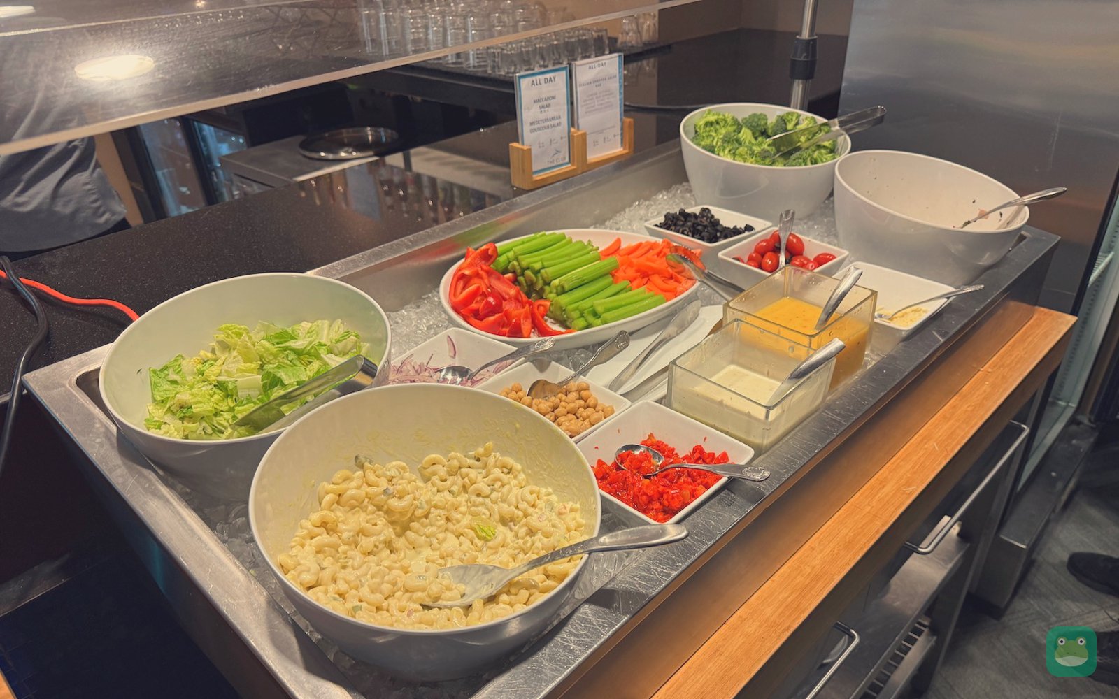 The Club SEA, SEA Concourse A — buffet