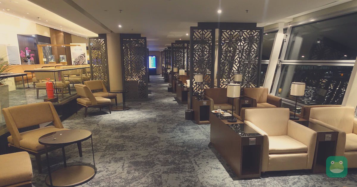 Malaysia Airlines Golden Lounge (International, Satellite), KUL — dining area