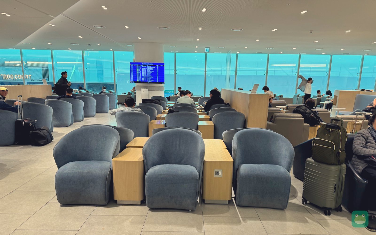 Korean Air Prestige Lounge (West), ICN Terminal 2 — window seating
