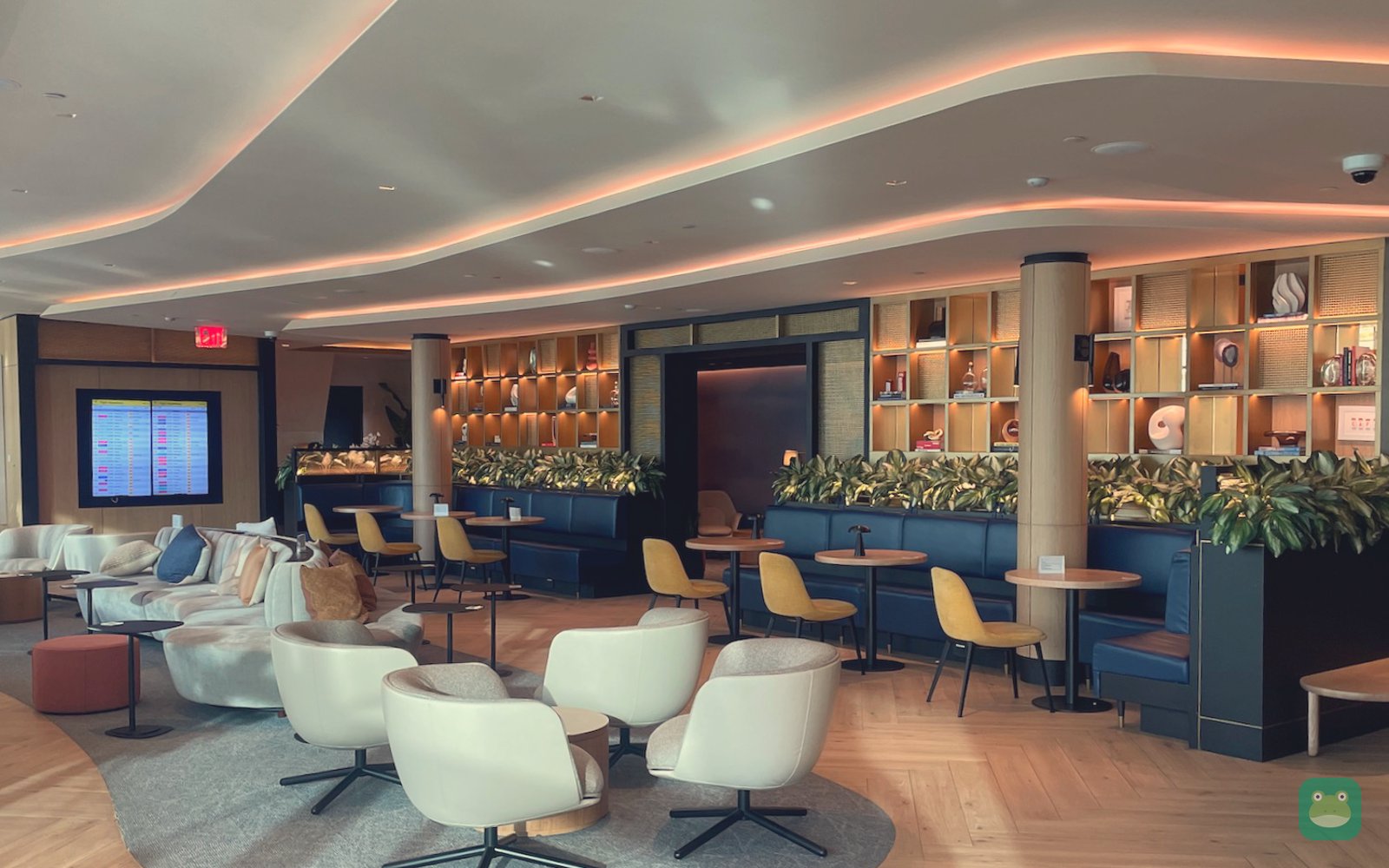 Chase Sapphire Lounge, JFK Terminal 4 — main seating overlooking the tarmac