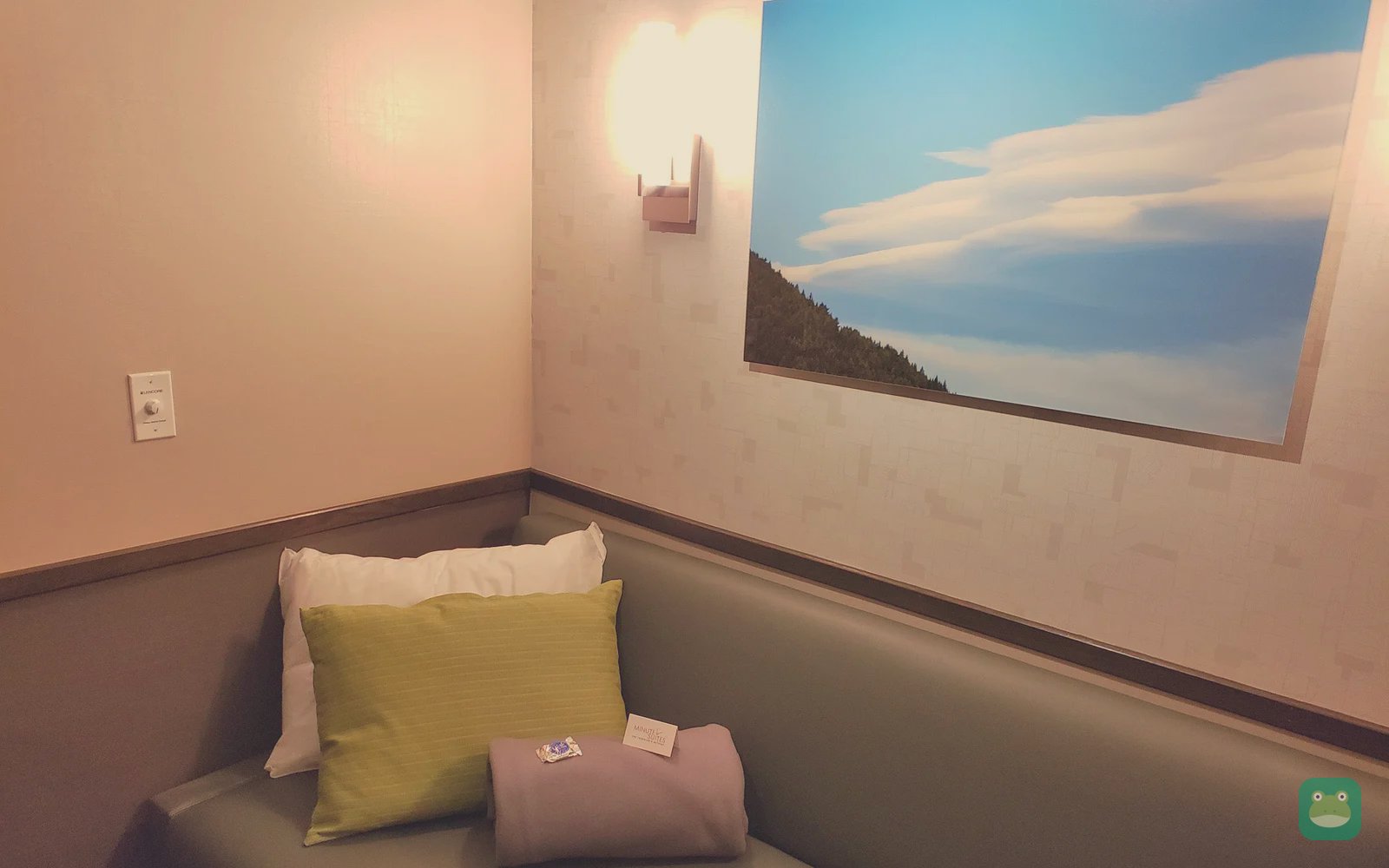 Minute Suites, CLT Atrium — private suite