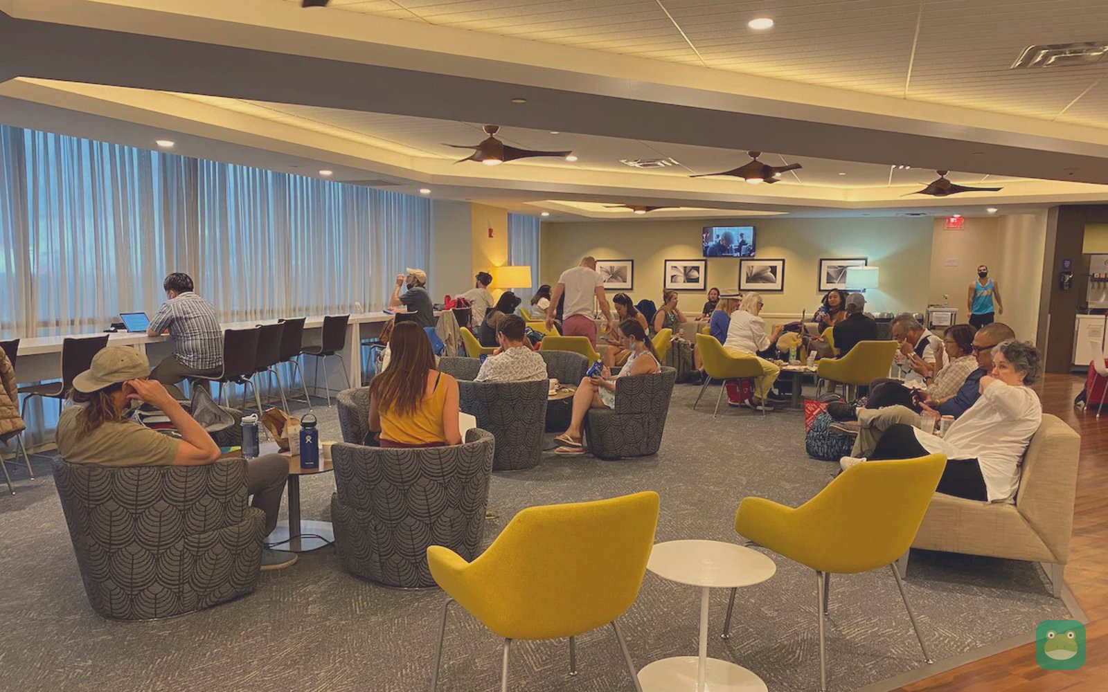 The Plumeria Lounge, HNL Terminal 1 — seating