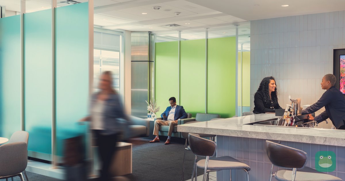 Bar and seating at The Club DFW, Terminal D