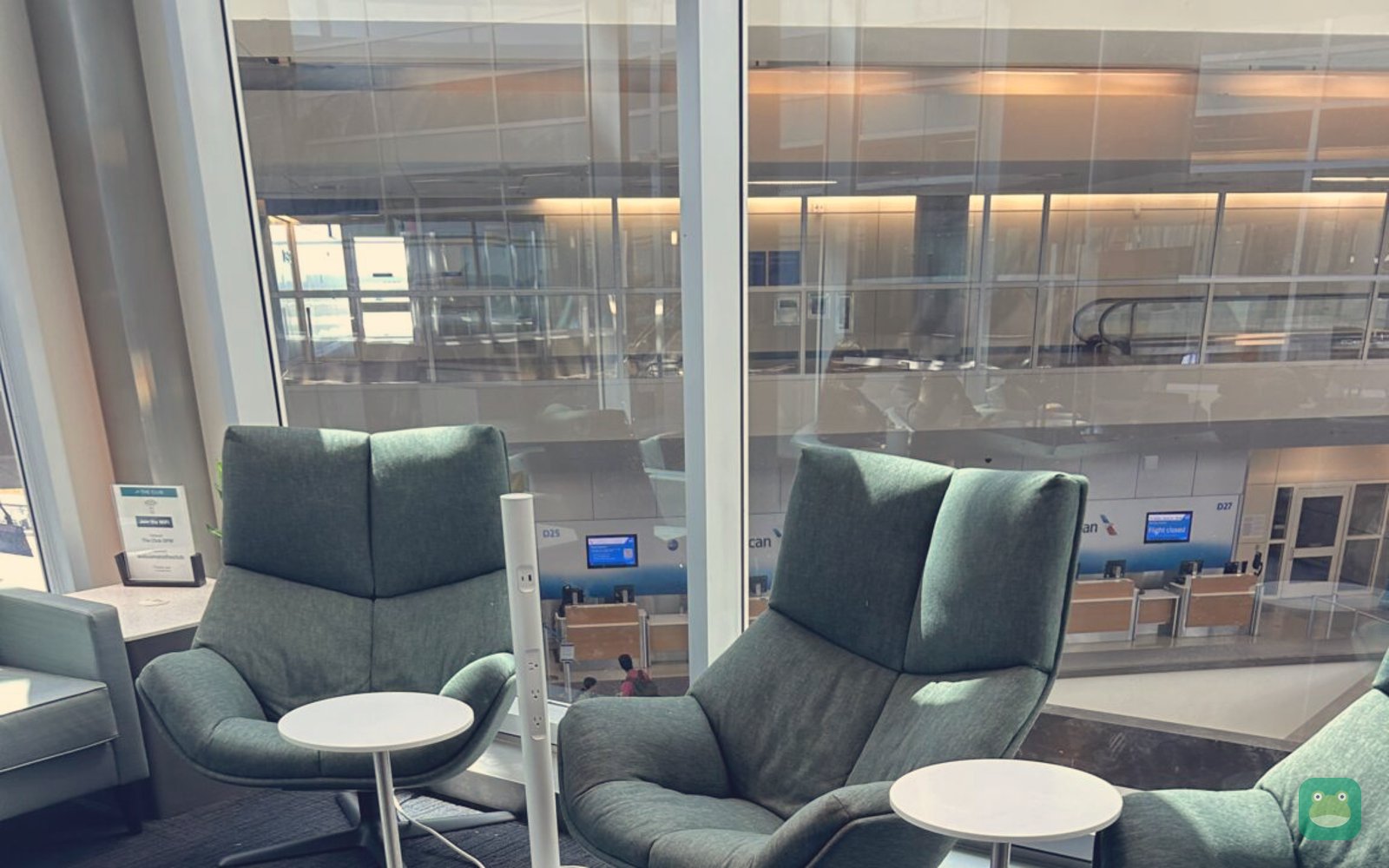 The Club DFW, Terminal D — lounge chairs