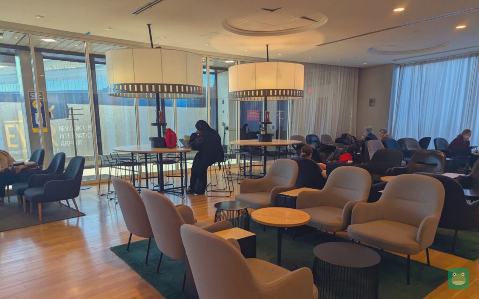 SAS Lounge, EWR Terminal B — main seating area